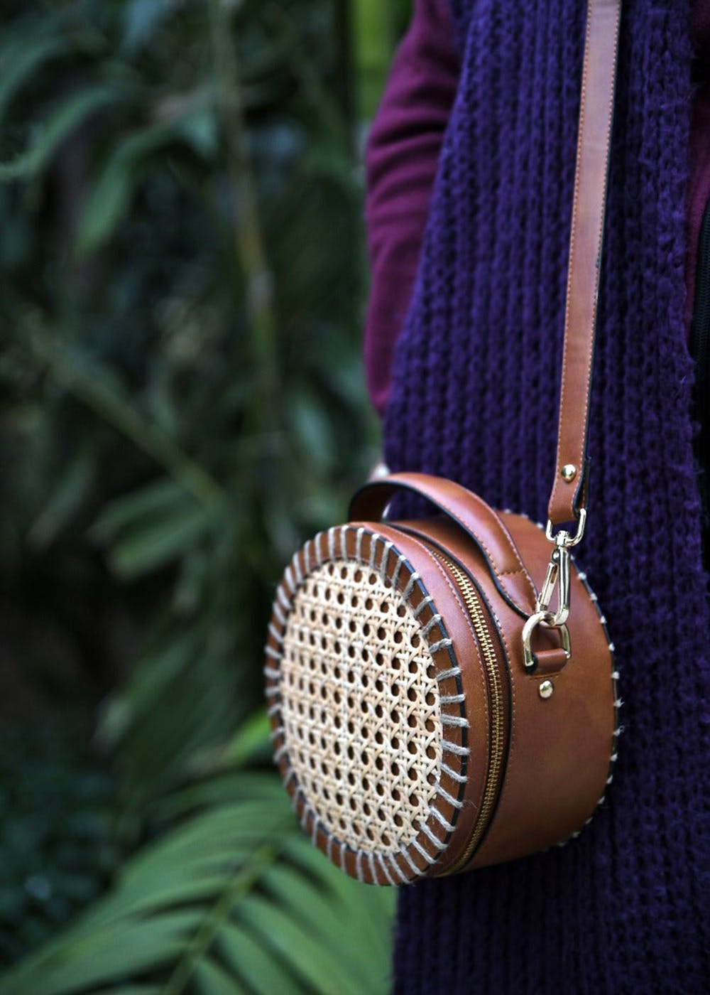 round cane sling bag