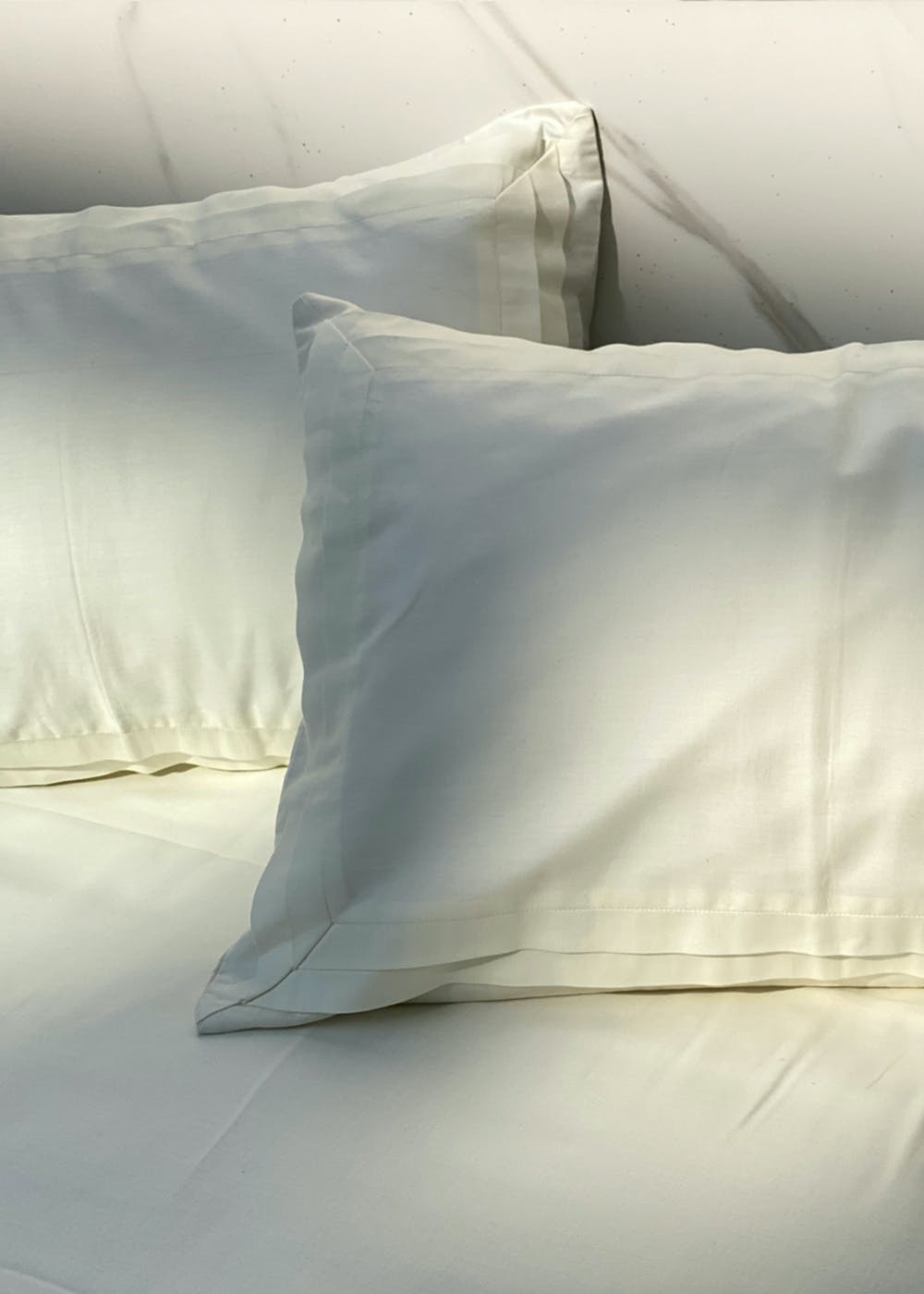 Tri-Pleat Bedsheet With 2 Pillow Covers - Ivory